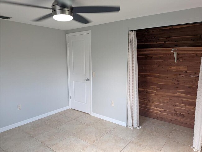 Building Photo - 5637 Chipper Dr
