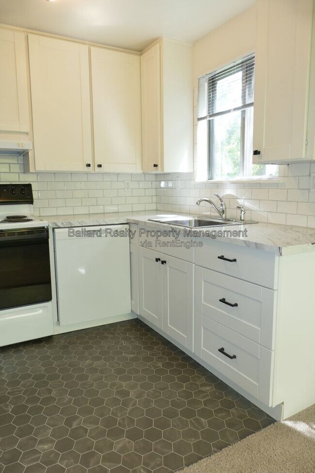 Building Photo - 2015 NW 62nd St