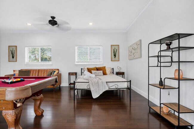 Building Photo - 1705 NE 11th St