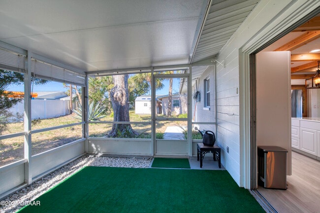 Building Photo - 3041 N Oleander Ave