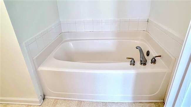 Building Photo - 6243 Shoreview Cir