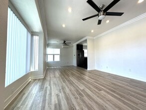 Building Photo - North Park/Hillcrest- Modern and Spacious 2 Bedroom with 2 Car Garage, Washer/Dryer and AC.