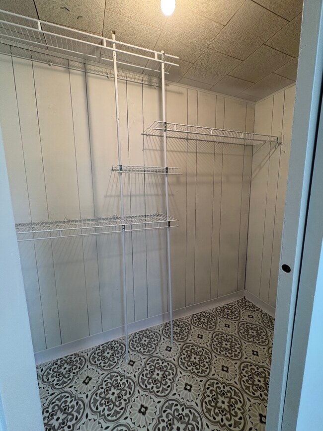 Building Photo - 645 Forest Ave