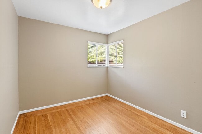 Building Photo - Charming Single-Level 3 Bedroom, 2 Bath Home