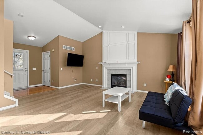 Building Photo - 7164 Richmond Dr