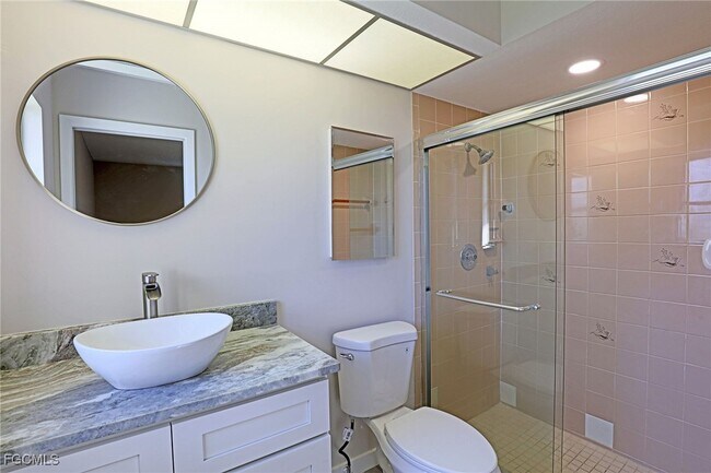 Building Photo - 629 SW Santa Barbara Pl