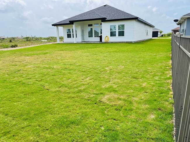 Building Photo - 113 Torrey Pines Dr