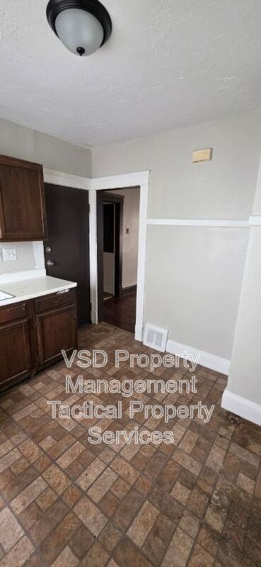 Building Photo - 12819 Edmonton Ave