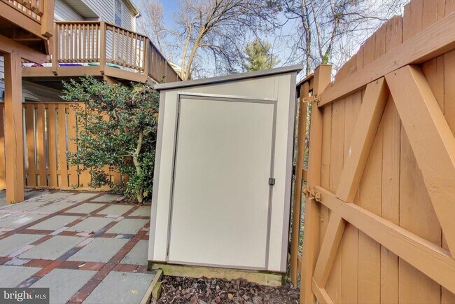 Building Photo - 2851 Strauss Terrace