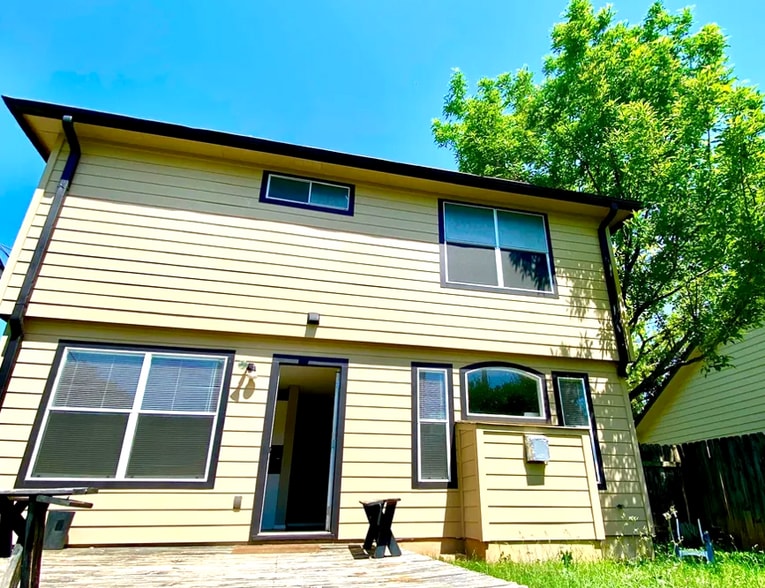 Building Photo - 1703 Sylvia Ln