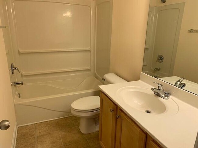 Building Photo - 2308 Myron Dr