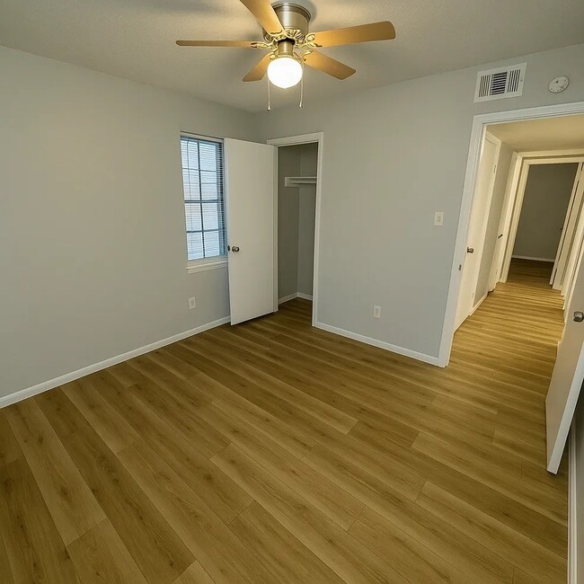 Building Photo - 3314 N MacGregor Way