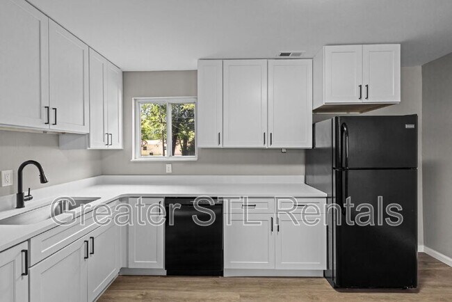 Building Photo - 1412 E Pitman Ave
