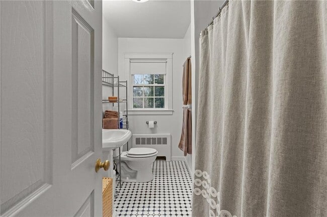 Building Photo - 80 Lakeshore Dr