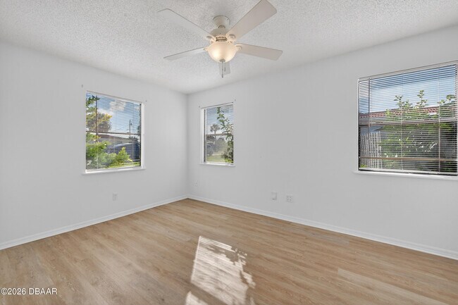 Building Photo - 11 Oriole Cir