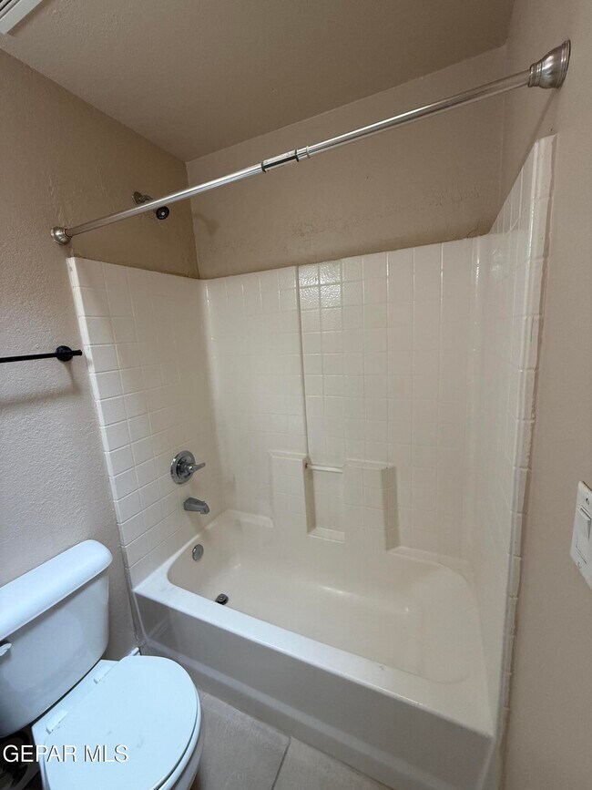 Building Photo - 732 Desert Sage Dr