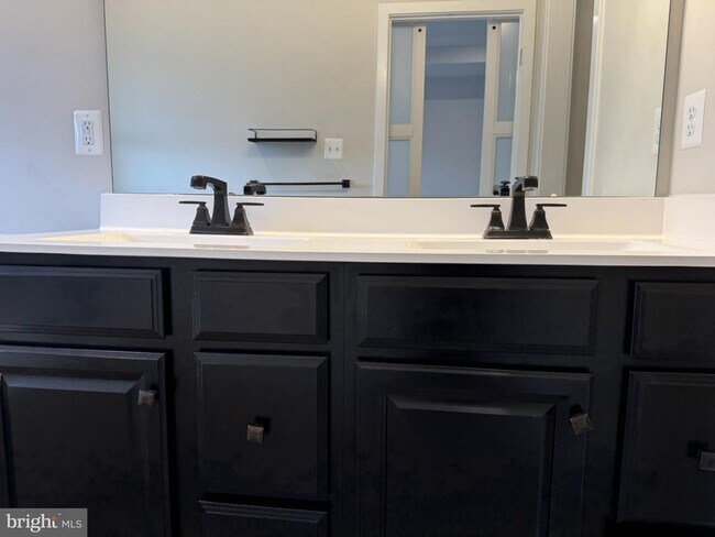 Building Photo - 10323 Quillback St