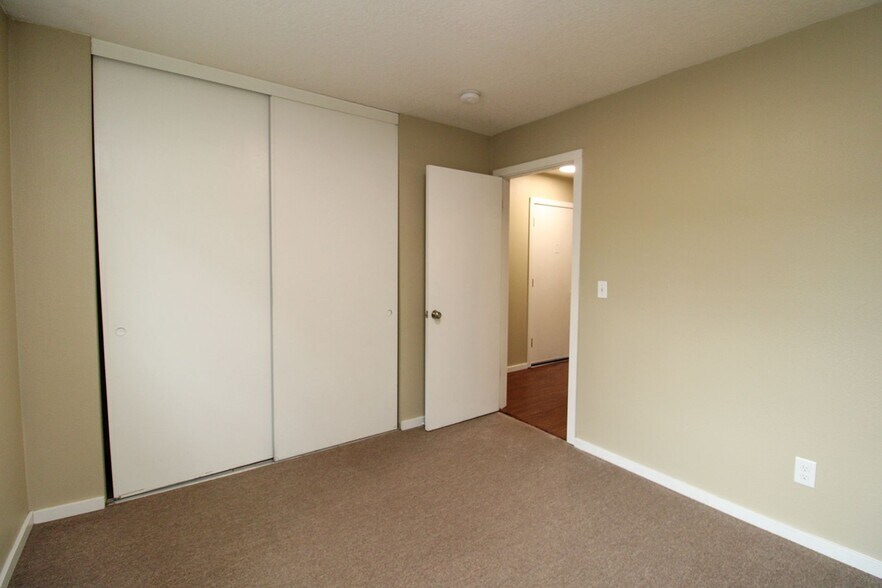 Building Photo - 4232-4232 SE Cesar Estrada Chavez Blvd
