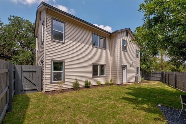 Building Photo - 1803 Bouldin Ave