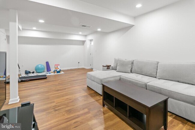 Building Photo - 1318 Bay Ridge Ave