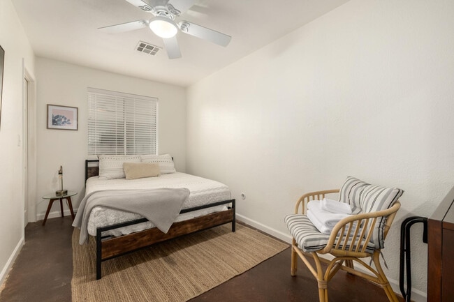 Building Photo - 8335 E Weldon Ave