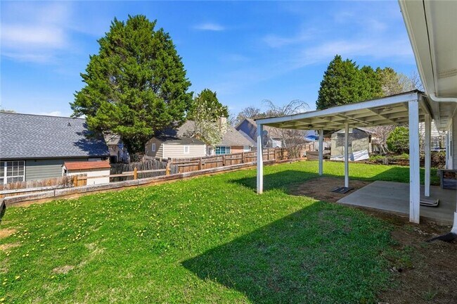 Building Photo - 2833 Loral Pines Dr NW