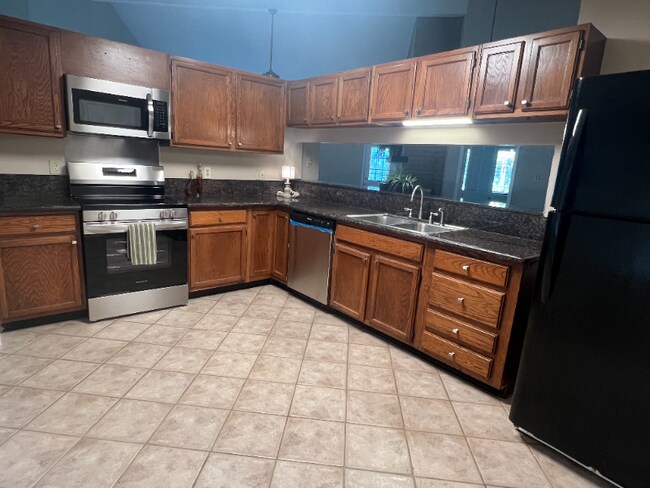 Building Photo - 404 W Lake Catahoula Ct