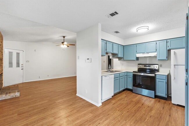 Building Photo - 9902 Brasher Dr