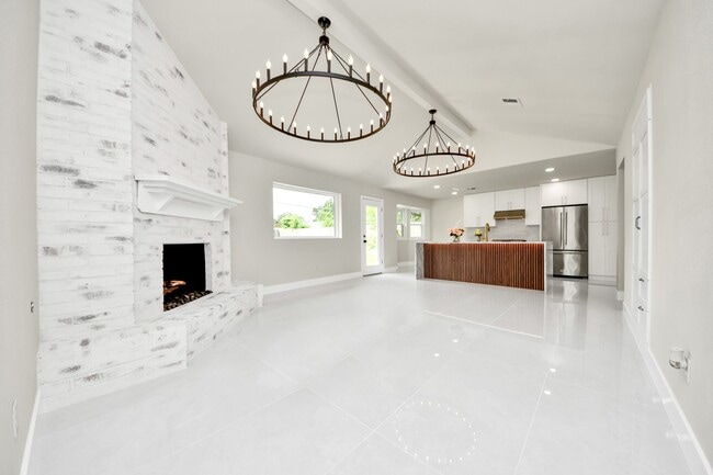 Building Photo - 7403 Shady Arbor Ln