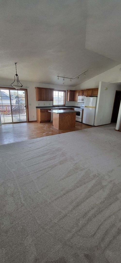 Building Photo - Update NW House New carpet throughout the ...