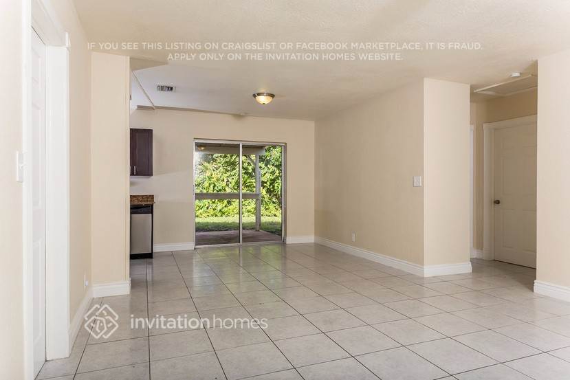 Building Photo - 1443 SW 10th St