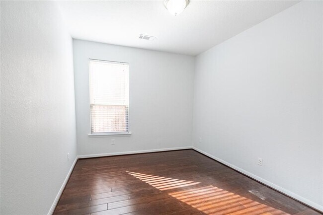 Building Photo - 17523 Quiet Shores Dr