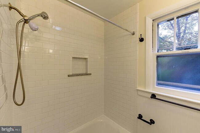 Building Photo - 5808 Oxford Rd