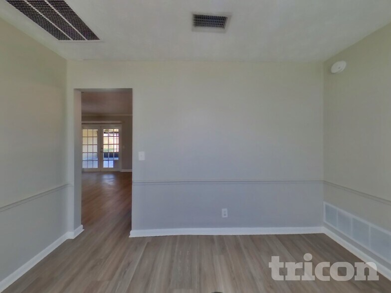Building Photo - 671 Custer Cir