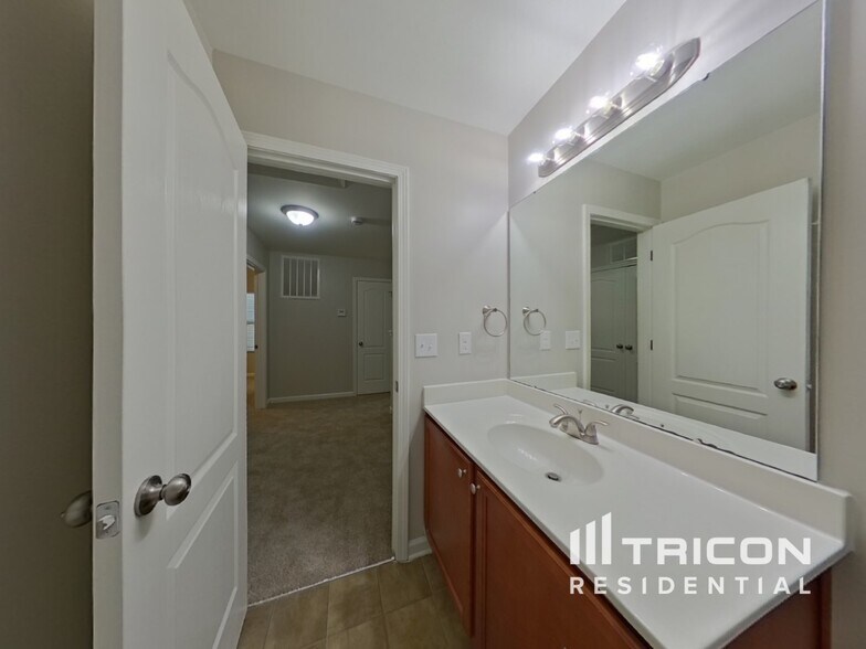 Building Photo - 5318 Artesa Ct