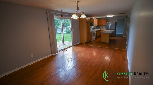 Building Photo - 6426 Silver Pheasant Ct