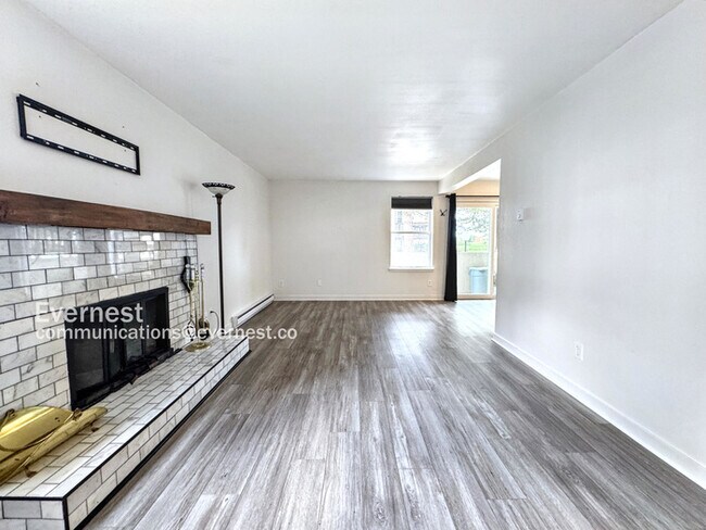 Building Photo - 17505 E Mansfield Ave