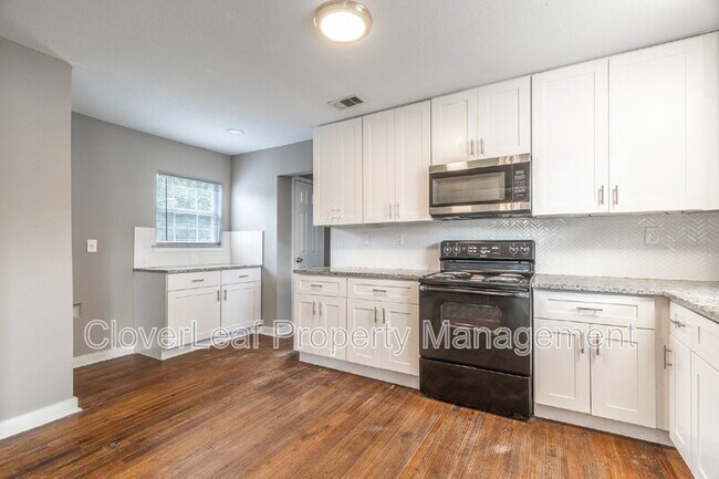 Building Photo - 402 W Wildwood Dr