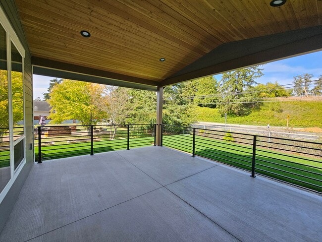 Building Photo - MOVE IN SPECIAL! Newly Built Home in Birch Bay Village!