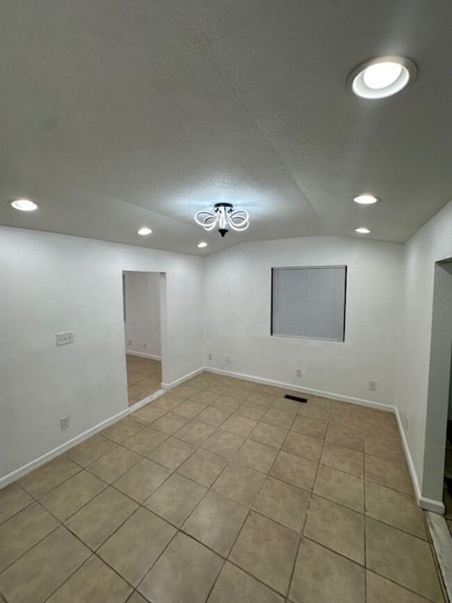 Building Photo - JP - Early