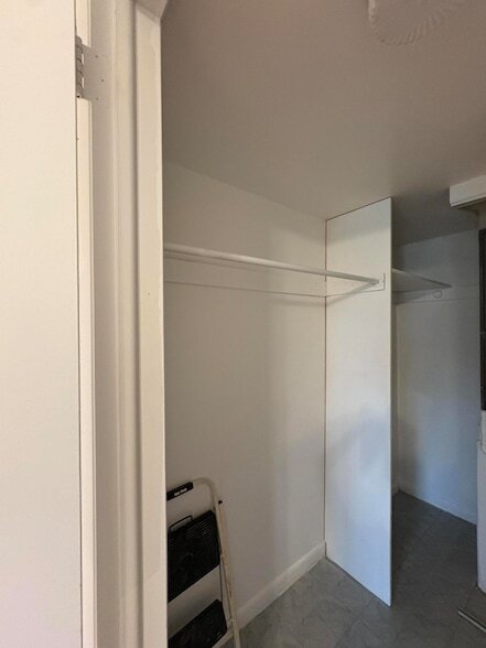 Building Photo - 230 Bedford E