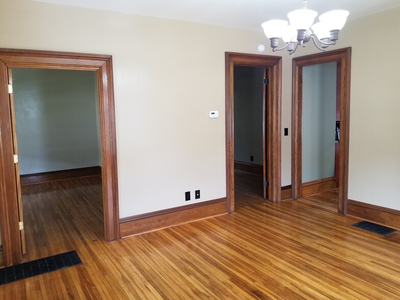 Livingroom - 196 Bristol St