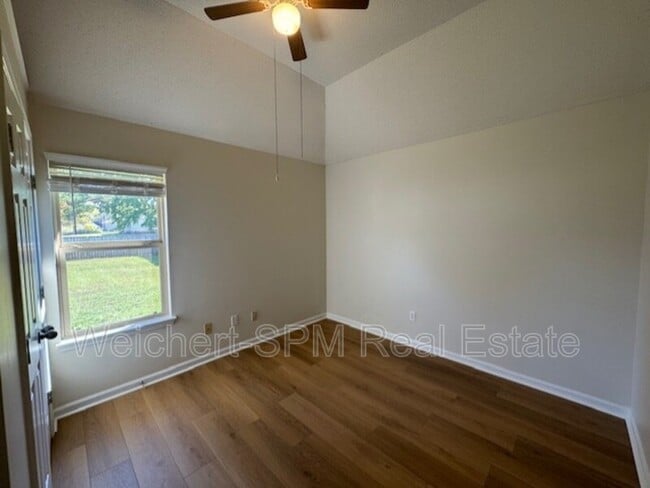 Building Photo - 10 Stockton Cove