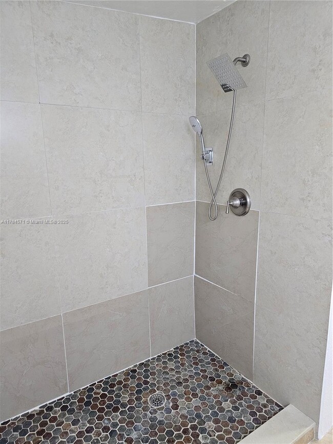 Building Photo - 2631 Gulfstream Dr