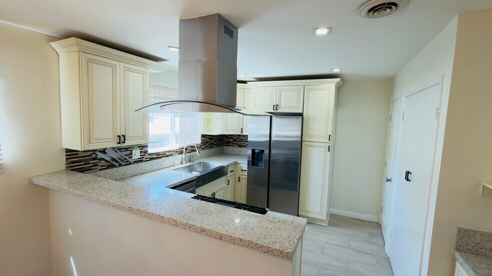 Building Photo - 18550 Hatteras St