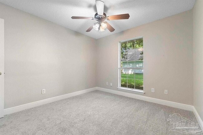 Building Photo - 6184 Green Acres Dr