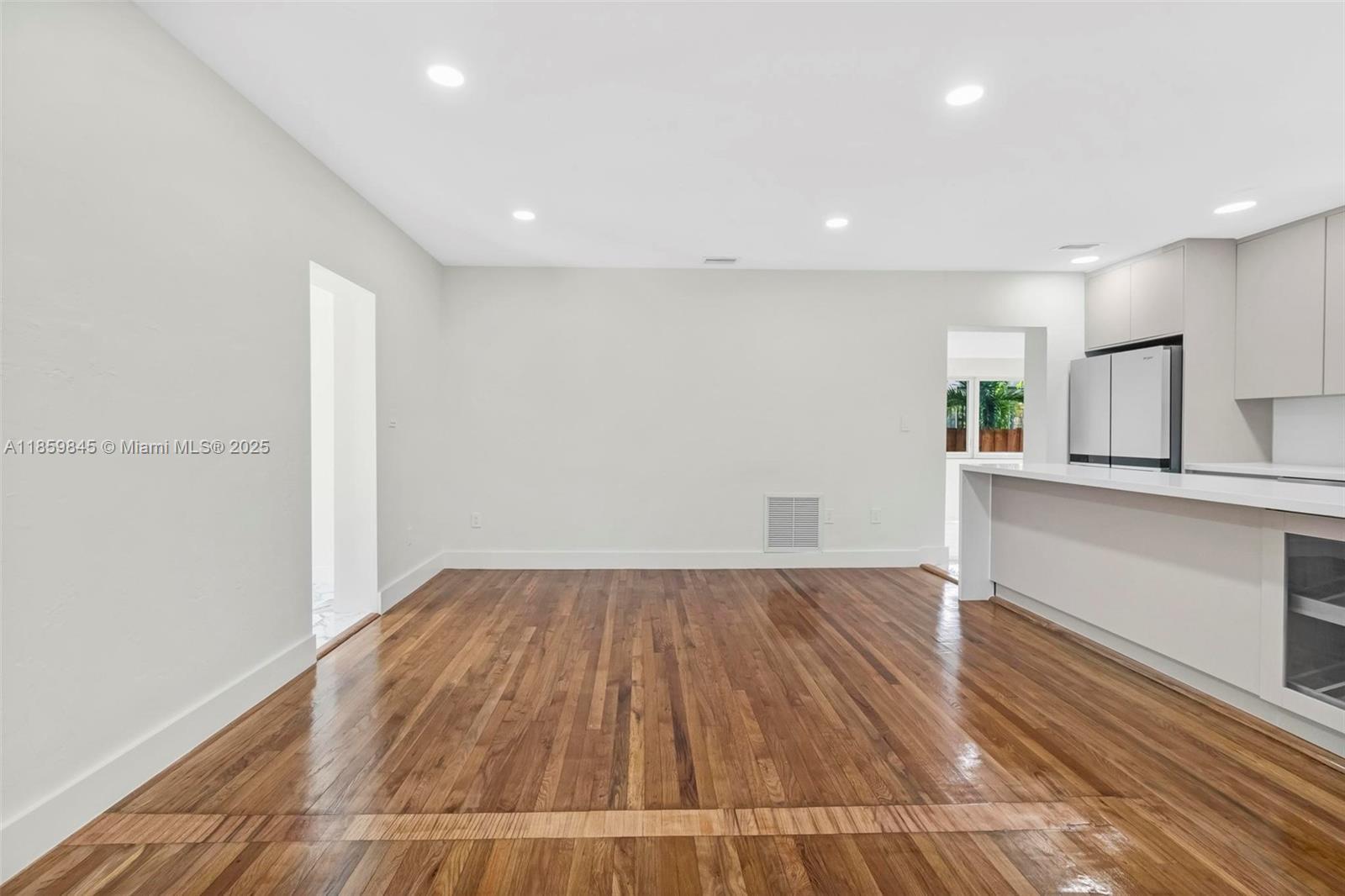 Building Photo - 6437 SW 14th St