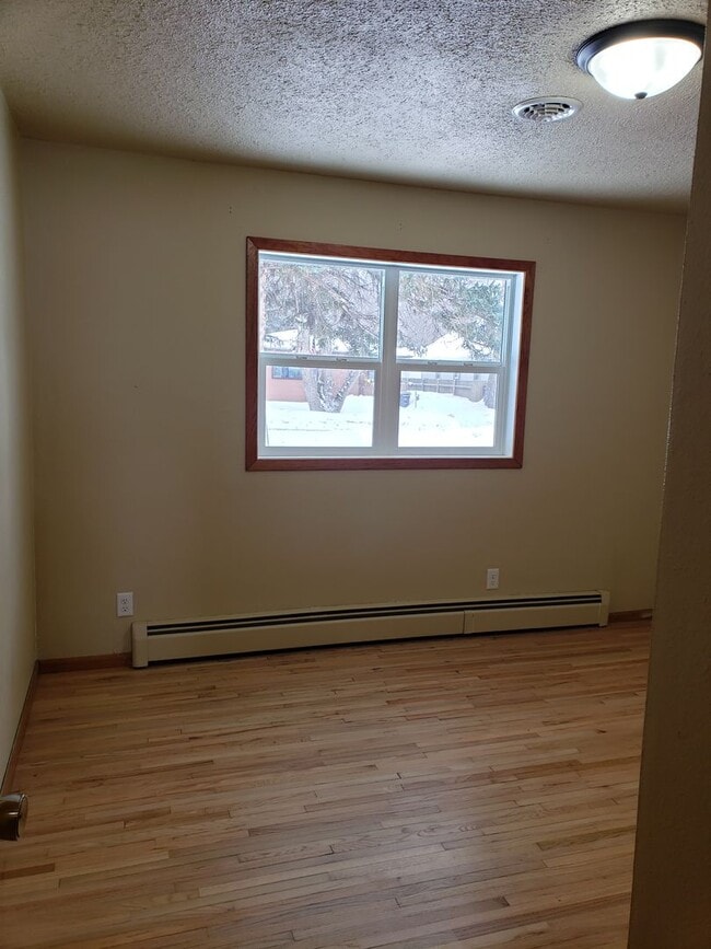 Building Photo - 1417 3rd Ave NW