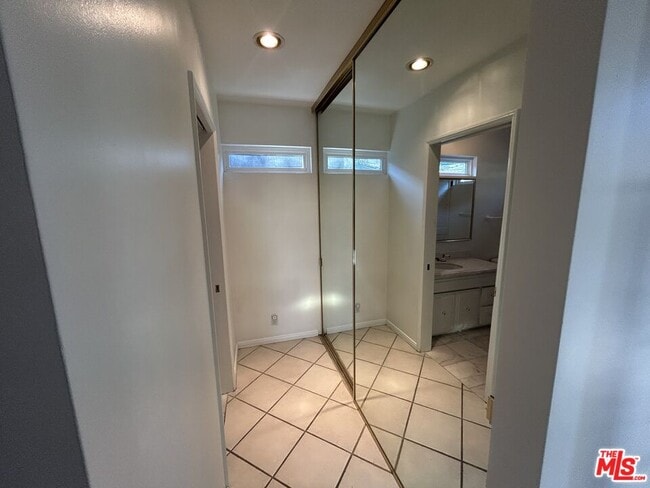 Building Photo - 5355 Rhea Ave