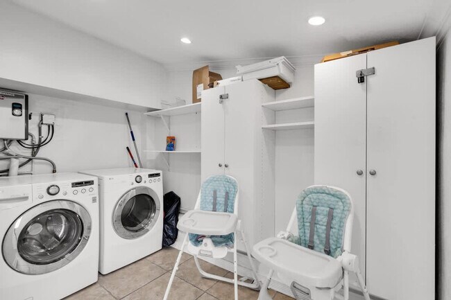 Building Photo - 19720 NE 26th Ave